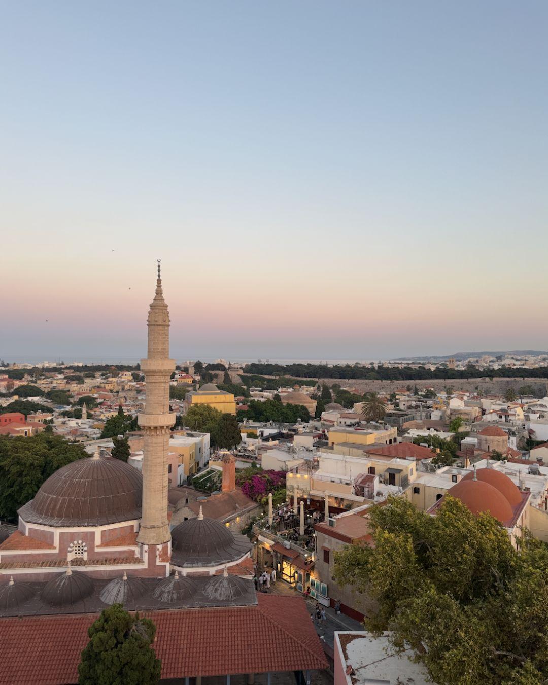 Rodos VLOG ve Gezi Rehberi Rodos şehrinin Roloi Saat Kulesi'nden genel panoramik manzarası