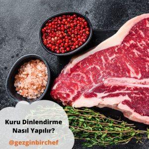 Telli rafta yağ tabakası üstte kalacak şekilde asılmış, kuru dinlendirme sürecindeki dry aging dana eti.