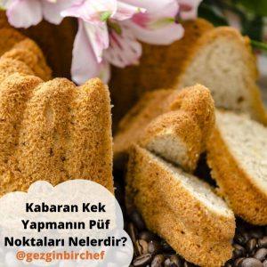 Fırından yeni çıkmış, güzelce kabarmış ve dilimlenmiş yumuşak kek