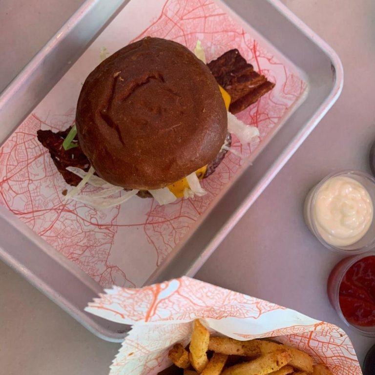 Zula Hamburger menüsü: az ve öz burger seçenekleri