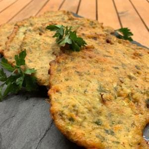 Kabak mücver: rendelenmiş kabaklı, dereotlu kızarmış mücver