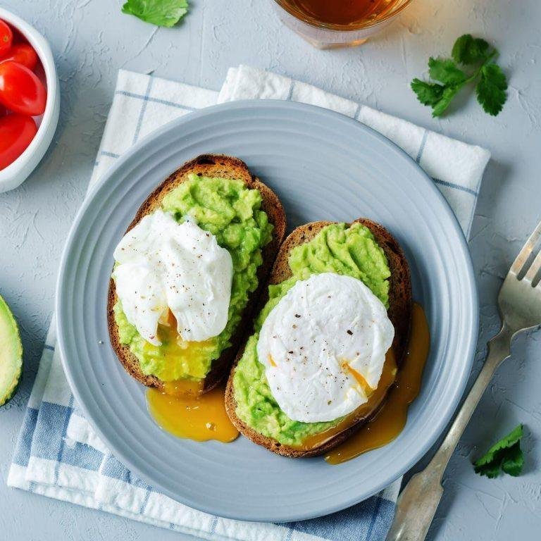 Avokadolu Poşe Yumurta Tarifi