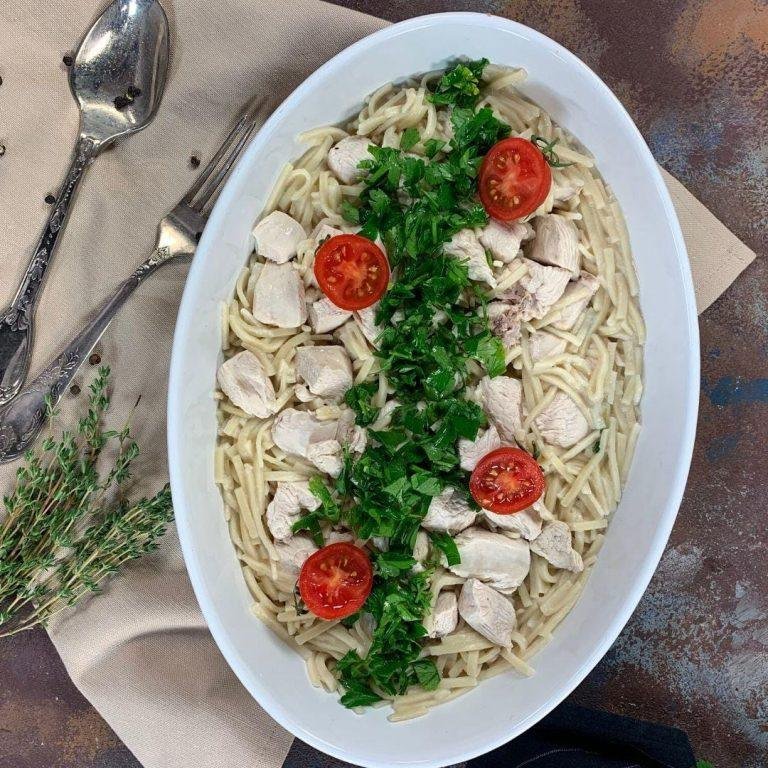 Fırında erişteli tavuk tarifi