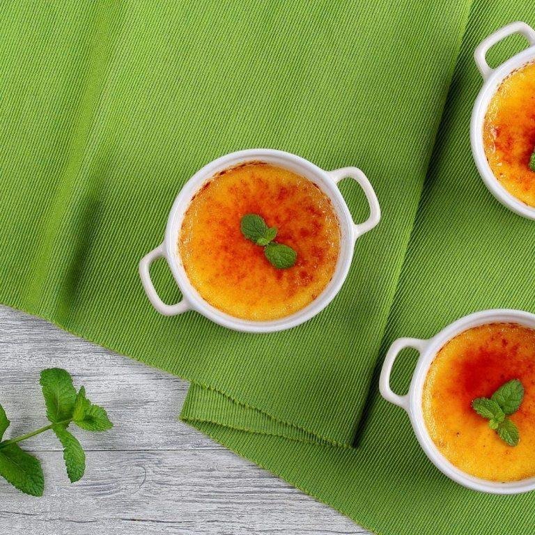 Krem Brule Tarifi & Tatlı Tarifleri, Krem Brule, Crème brûlée, Krem Brüle tarifi, krem brule nasıl yapılır, krem brule yapımı, orijinal Fransız tatlısı, yanık krema, sütlü tatlı tarifi, krem brule kabı, pürmüzsüz krem brule, vanilyalı muhallebi, karamelize şeker, krem brule kalori, krem brule nerenin.