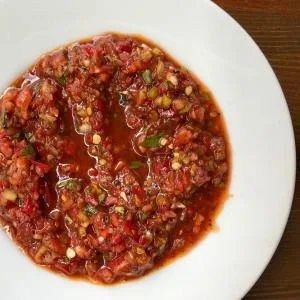 Acılı ezme: domatesli, biberli, nar ekşili acılı meze