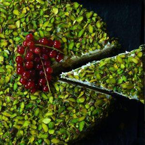 Ananaslı yaş pasta: pandispanyalı, kremalı, ananaslı katmanlı yaş pasta