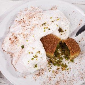 Çöven Otu Kreması (Köpüğü) Tarifi (60 Dk) Çöven Otu Kreması (Köpüğü) Tarifi - köpük kıvamında, kremsi yapısıyla göz alan, çöven otu kökünden elde edilmiş doğal köpük tatlısının taze çekilmiş, parlak cam bir kasede sunulmuş hali