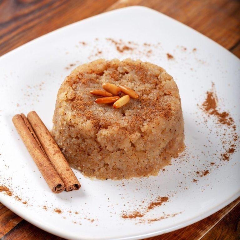 İrmik Helvası Tarifi & Tatlı Tarifleri