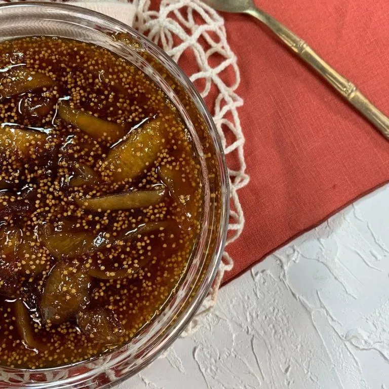 Kuru İncir Reçeli Tarifi: Tam Kıvamında - 15 dk Kuru incir reçeli tarifi & reçel tarifi & Kuru İncir Reçeli Nasıl Yapılır? Cam bir kavanozda, yanında ceviz ve kuru incir taneleriyle servis edilen ev yapımı kuru incir reçeli tarifi.