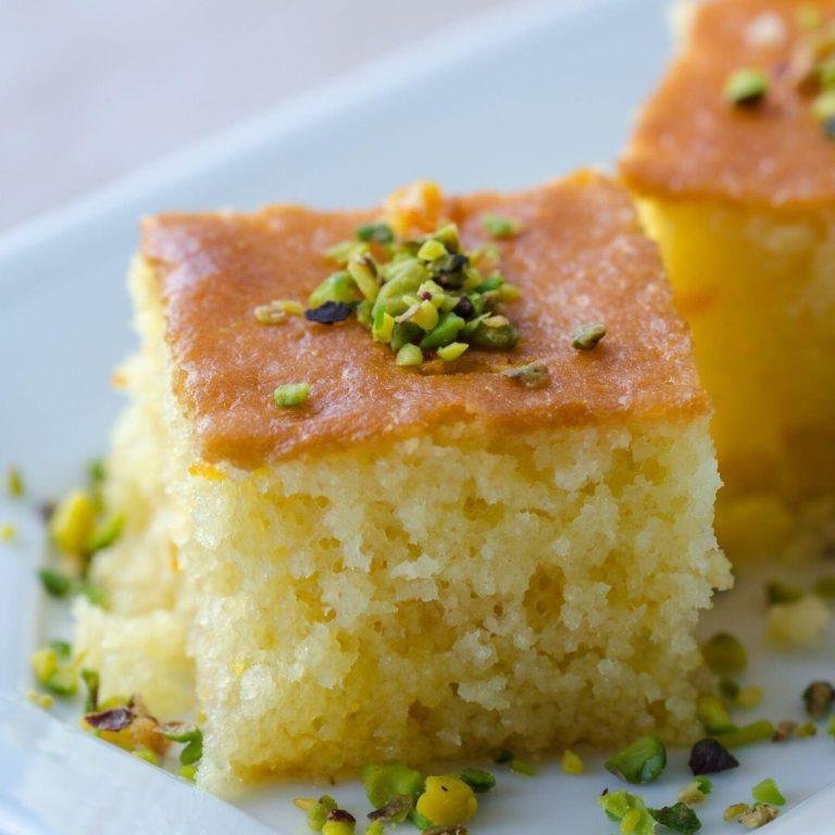 Revani Tarifi & Tatlı Tarifleri - Tam ölçülü revani tarifi: Şerbetini tam çekmiş, sünger gibi dokusuyla,