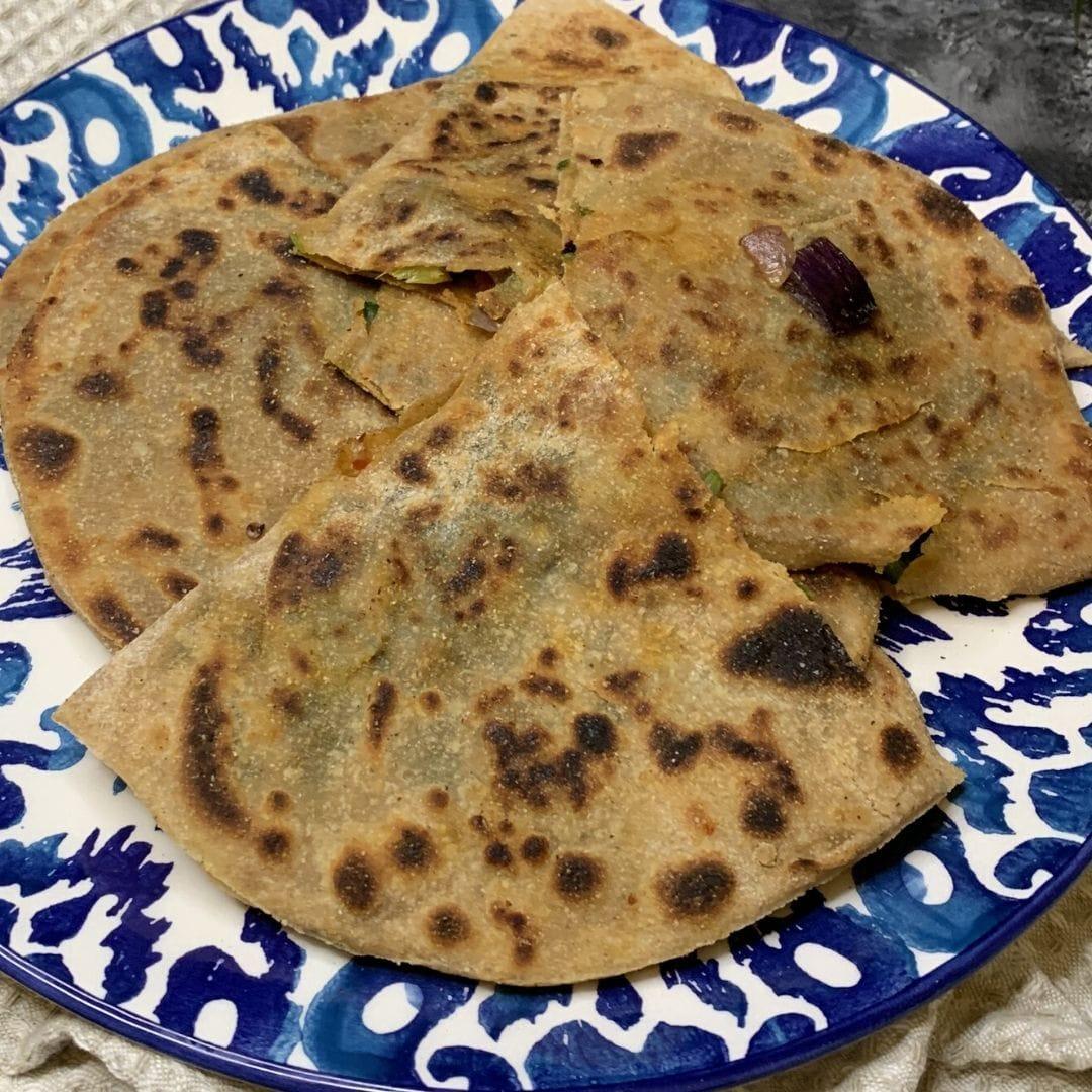 Ispanaklı Gözleme: Çıtır Çıtır Lezzet! (50 Dk) Ispanaklı Gözleme Tarifi: Taze ıspanaklarla hazırlanan bol iç harcıyla dolu, tavada altın rengi kızartılmış, kenarları çıtır çıtır ev yapımı gözleme.