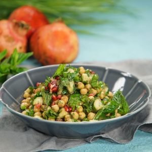 Baharatlı Nohut Salatası Tarifi: 10 Dakikada Hazır, Pratik ve Besleyici! Baharatlı Nohut Salatası Tarifi & Baharatlı Nohut Salatası Nasıl Yapılır?