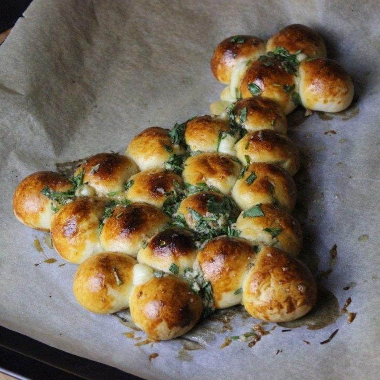 Peynirli Yılbaşı Ağacı Topları Tarifi & Peynirli Yılbaşı Ağacı Topları Yapılışı