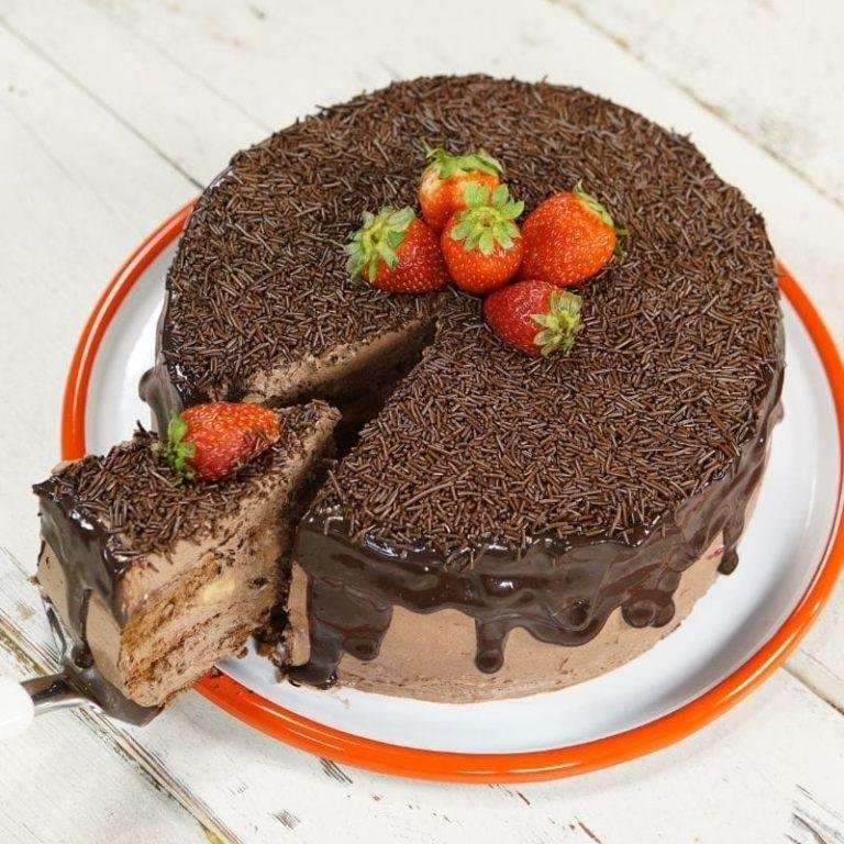 Çilekli Ve Muzlu Yaş Pasta Tarifi & Çilekli Ve Muzlu Yaş Pasta Yapılışı