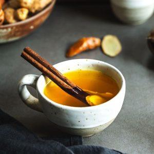Öksürüğe Ne İyi Gelir? Doğal Yöntemler ve Antioksidanların Önemi Öksürüğe Ne İyi Gelir? Zencefilli Tarçınlı Çay