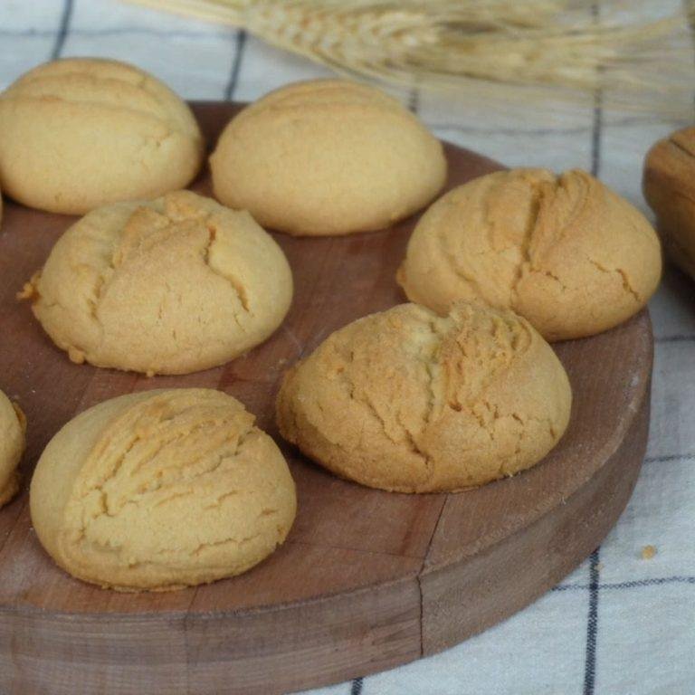 nefis bir tereyağlı kurabiye tarifi paylaşıyoruz. Hem yapımı kolay hem de lezzetiyle damakları şenlendiren bu tarifle, çayın yanına harika bir eşlikçi hazırlayabilirsiniz. Tereyağlı kurabiye nasıl yapılır?, kalorisi, pişirme süresi