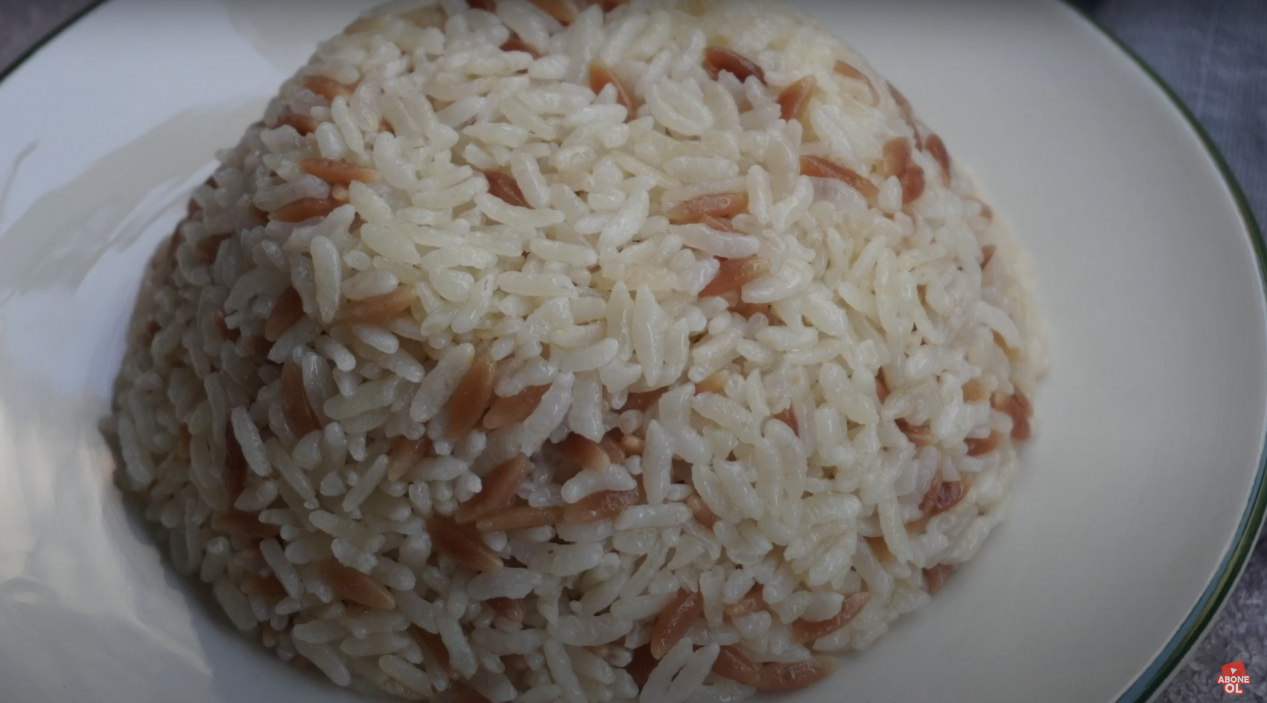Arpa Şehriyeli Pirinç Pilavı : Yumuşacık ve Lezzetli! 🍚