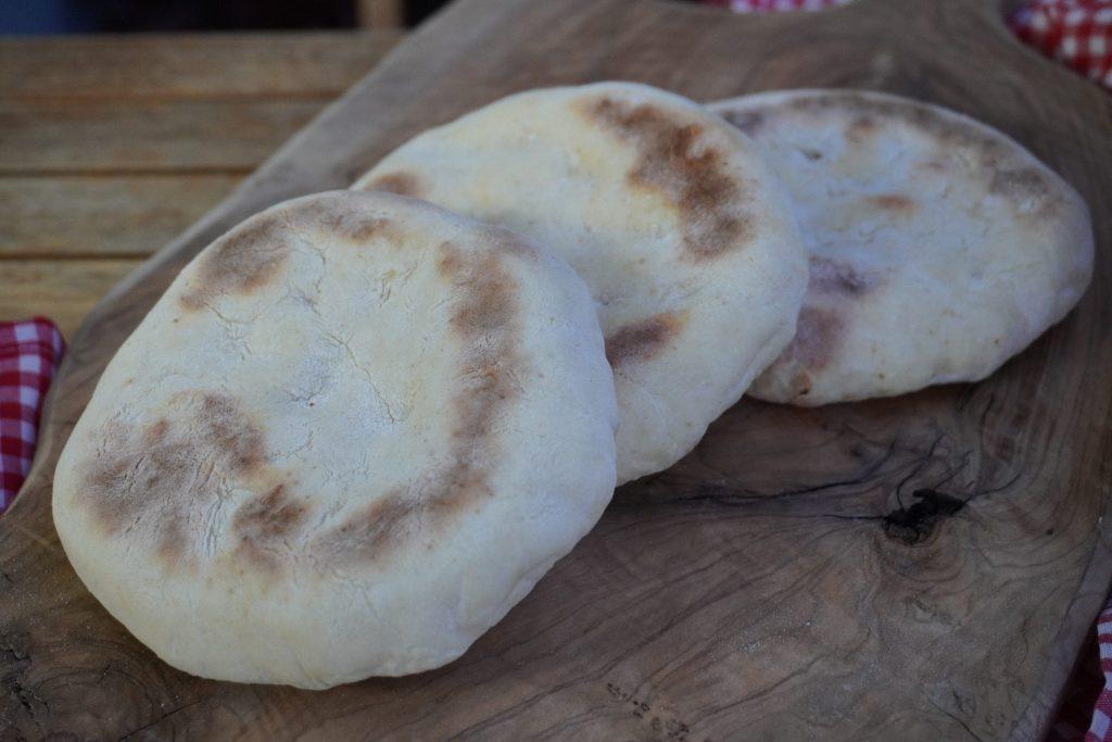 Hızlı ve Lezzetli: Mayasız 5 Dakika'da Bazlama Tarifi!
