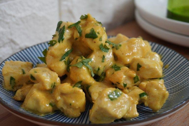 Lezzet Bombası: Kremalı Körili Tavuk Tarifi!