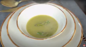 Parmesanlı Kuşkonmaz Çorbası Tarifi
