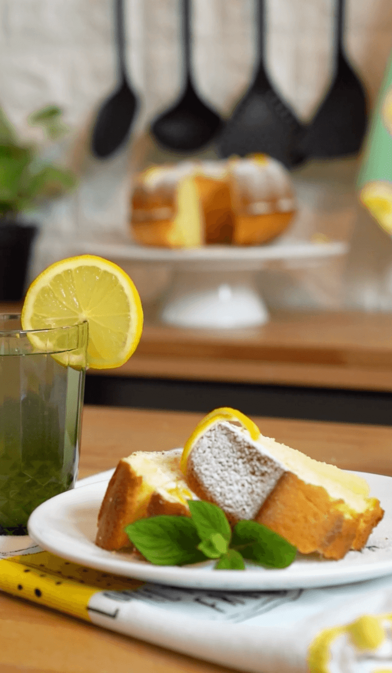"Pratik ve Lezzetli: Püf Noktalarıyla 30 Dakikada Hazır Limonlu Kek Tarifi!"