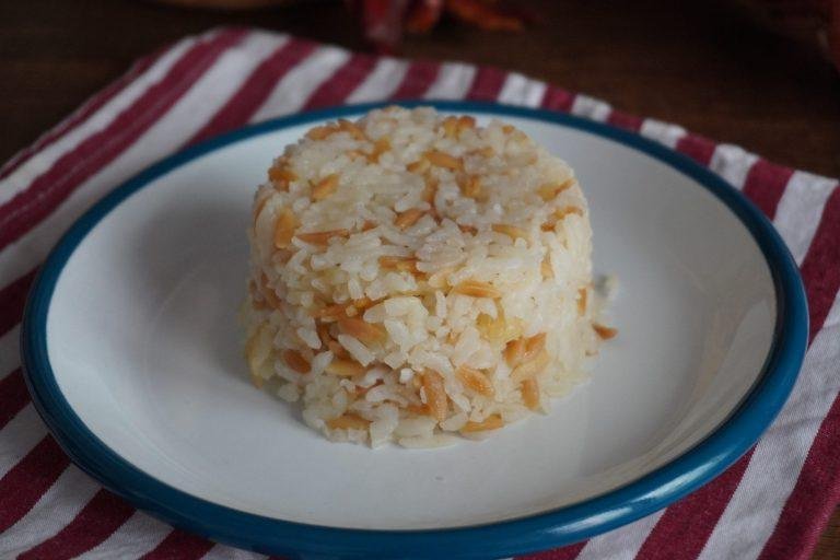 Lezzetli ve Pratik Şehriyeli Pirinç Pilavı Nasıl Yapılır?