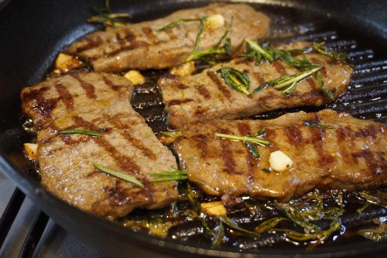 Evde kontrfile nasıl pişirilir? Yumuşacık ve lezzetli kontrfile tarifiyle, marine etme, doğru pişirme teknikleri ve püf noktalarını keşfedin. Afiyet olsun!