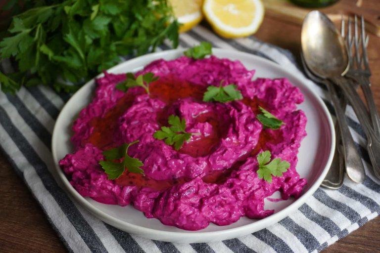 Yoğurtlu Pancar Salatası: 10 Dakikada Hazır, Pratik ve Sağlıklı Tarif!