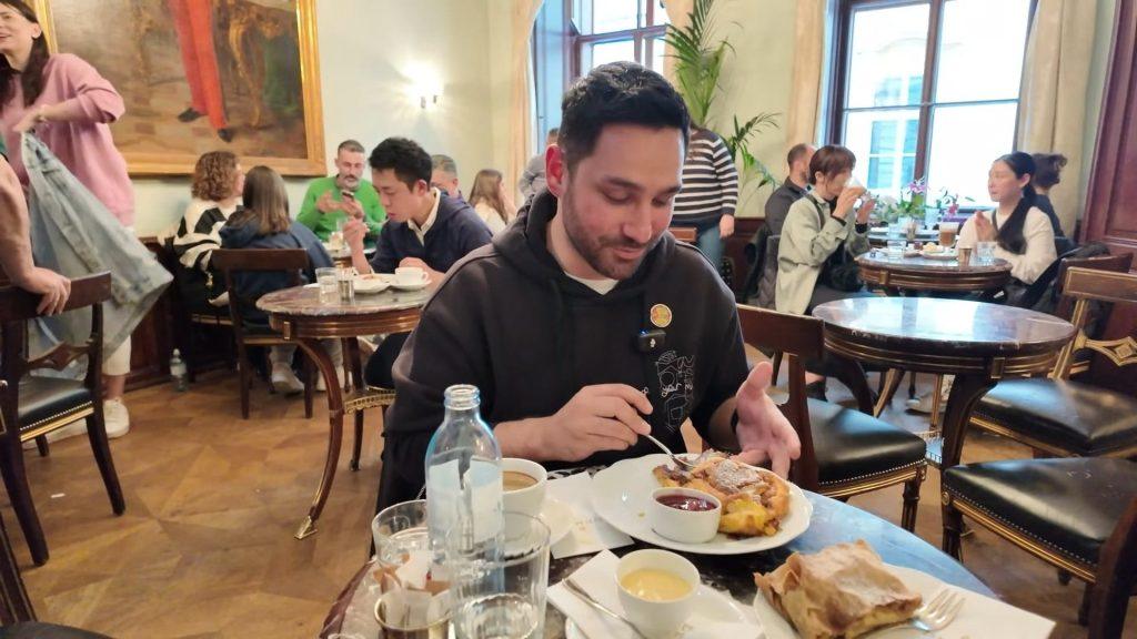 Demel: Kaiserschmarrn ve Apfelstrudel Tatlı Deneyimi