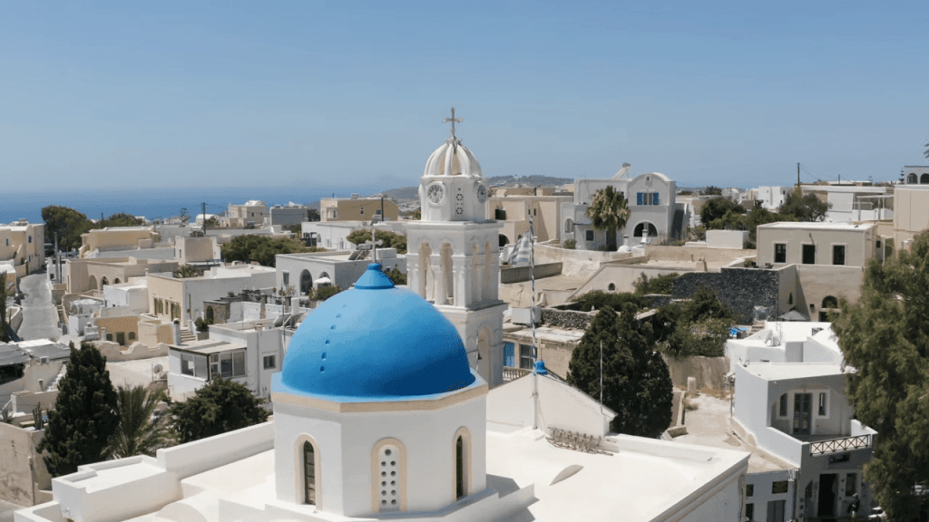 Santorini, Yunan Adaları arasında en çok bilinen ve turistlerin en çok tercih ettiği destinasyonlardan biridir