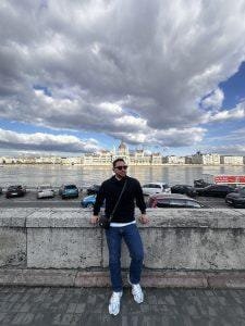 Budapeşte Buda ve Peşte olarak ikiye ayrılmış bir şehir ve bu iki kısmı birbirinden ayıran da Tuna nehri