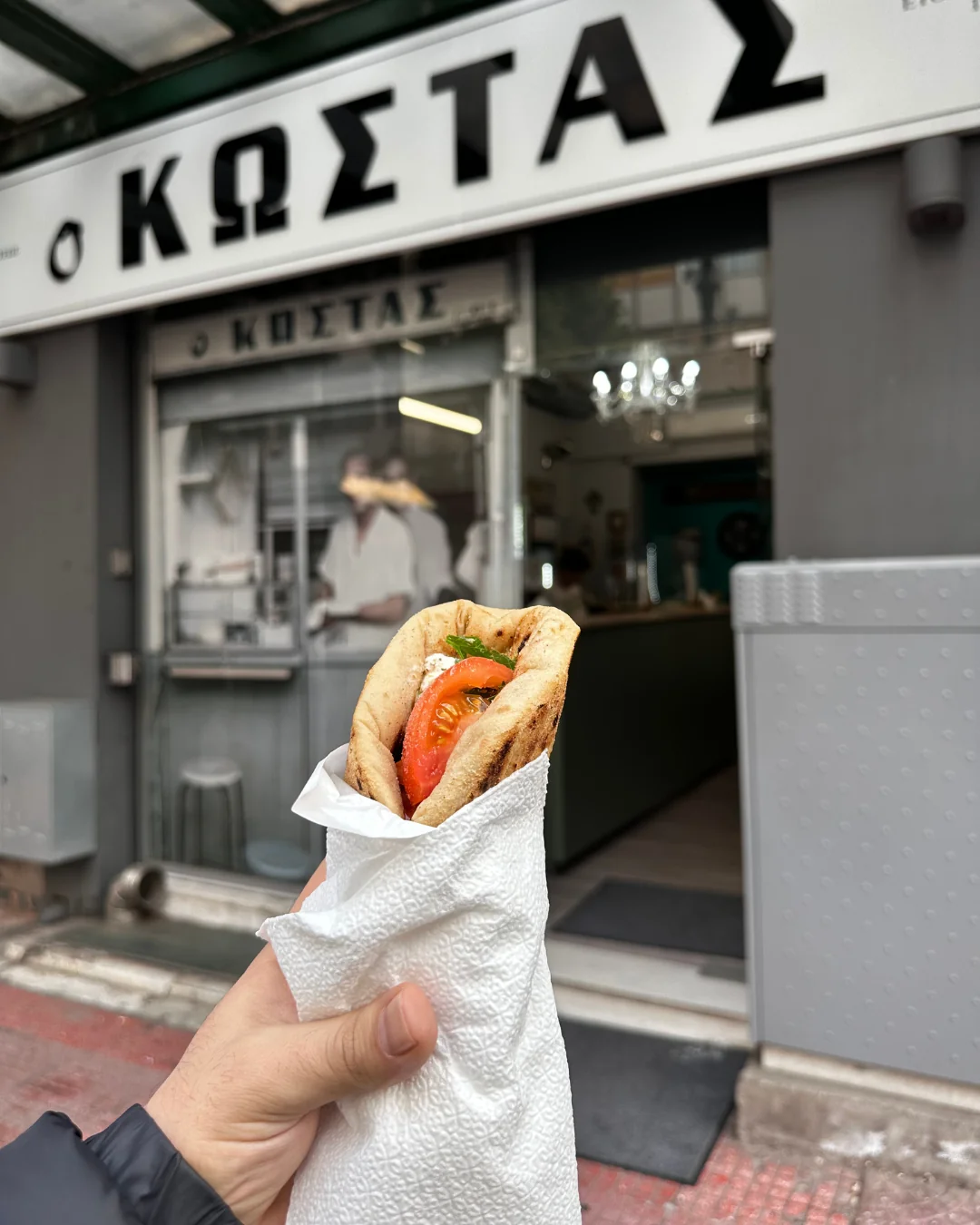 Atina Lezzet Durakları VLOG Kostas'ın önündeki o meşhur kuyruk ve efsanevi souvlaki.
