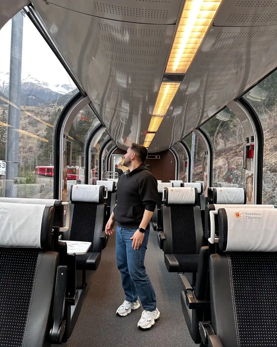 Bernina Express VLOG: UNESCO Güzergahında Masalsı Tren Bernina Express treni yeşil vadiler ve dağlar arasından süzülerek ilerliyor
