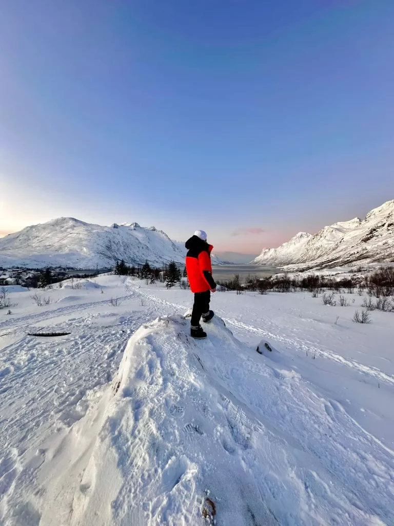 Tromsø çevresinde dağlar ve fiyortlar