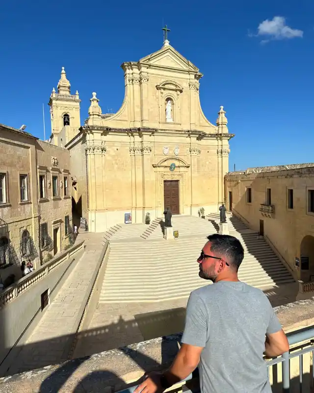 Gozo Adası Cittadella Kalesi surları ve manzarası