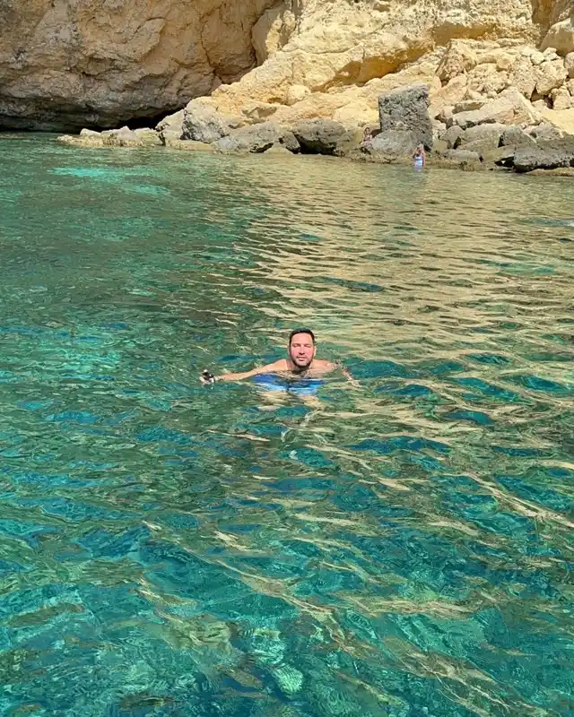 Malta Comino Blue Lagoon turkuaz denizi ve tekneler
