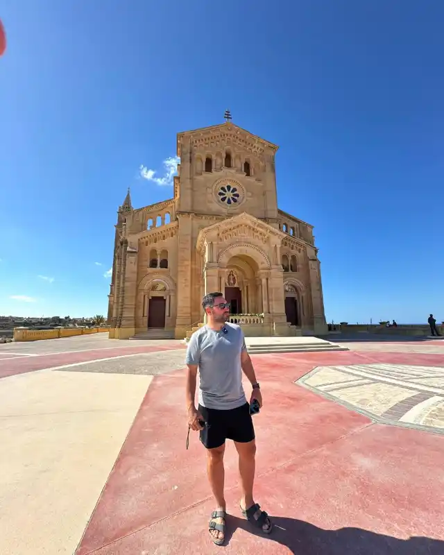 Gozo Adası Ta' Pinu Bazilikası dış cephesi