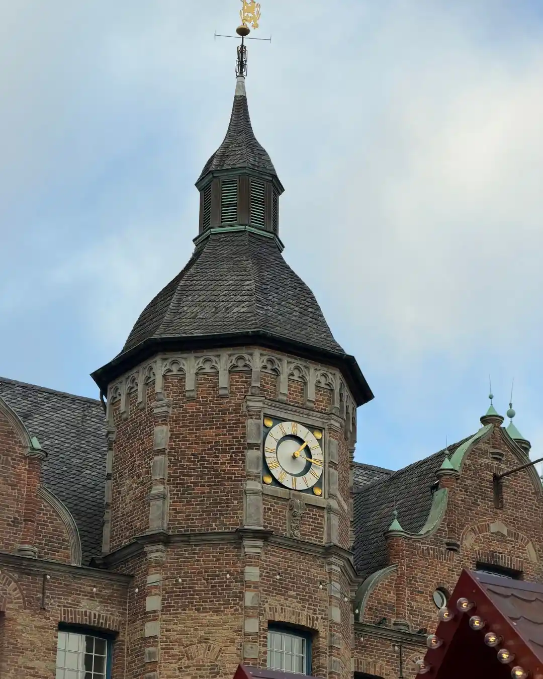 Düsseldorf VLOG, Noel Pazarları ve Gezi Rehberi Kö-Bogen Modern Mimari ve Noel Işıkları