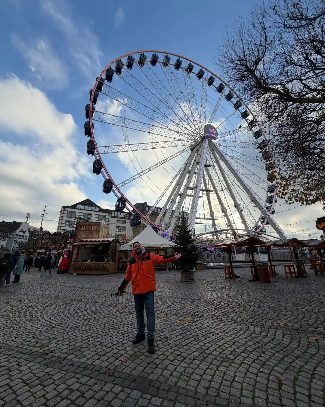 Düsseldorf VLOG, Noel Pazarları ve Gezi Rehberi Rheinturm Ren Kulesi Manzarası