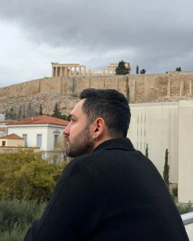 Atina Gezi Rehberi Akropolis çevresinde şehre bakan fotoğraf noktası