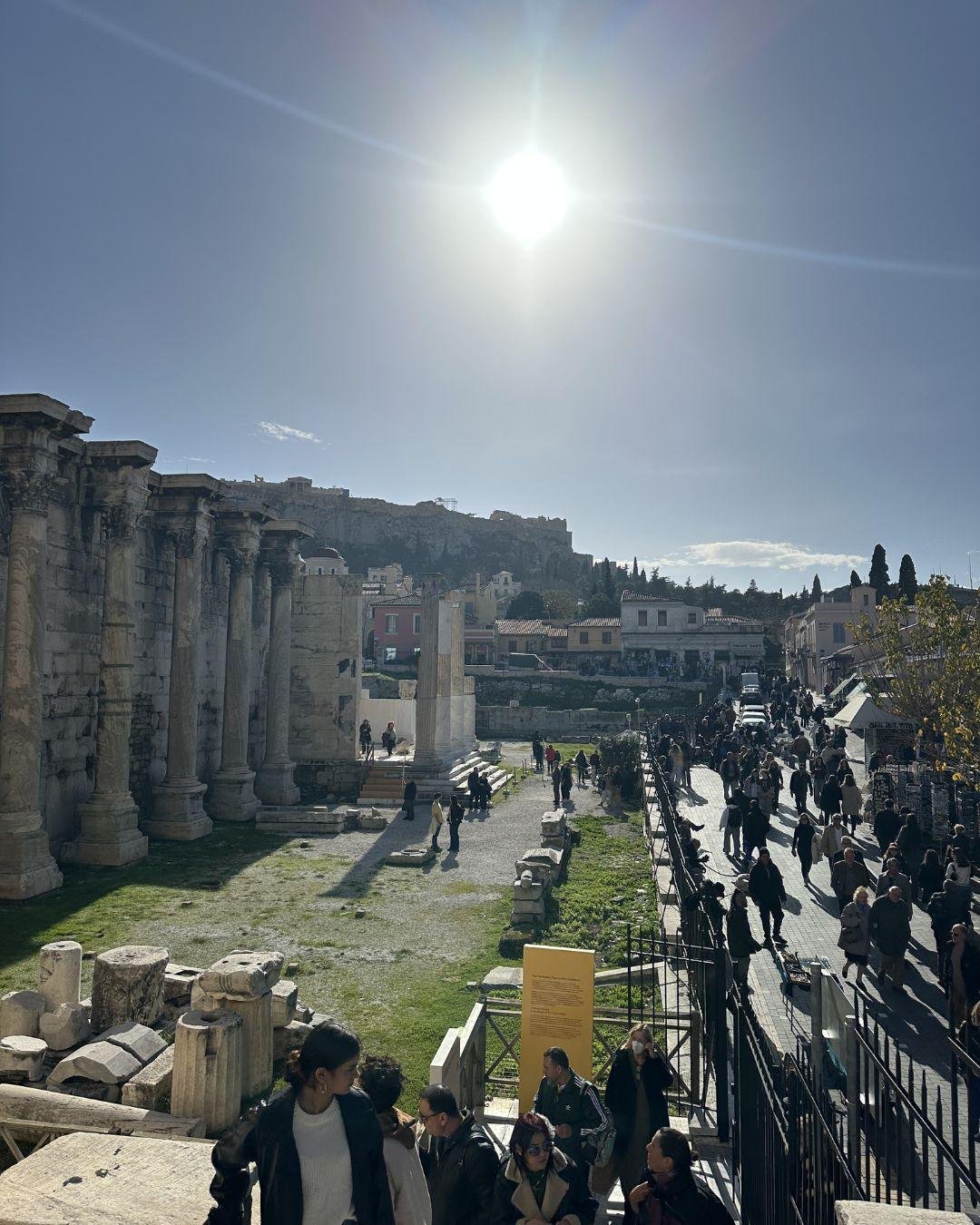 Atina Gezilecek Yerler Listesi: Haritalı ve Detaylı Anlatım Hadrian Kütüphanesi: Atina'da Tarihi Keşif Rehberi