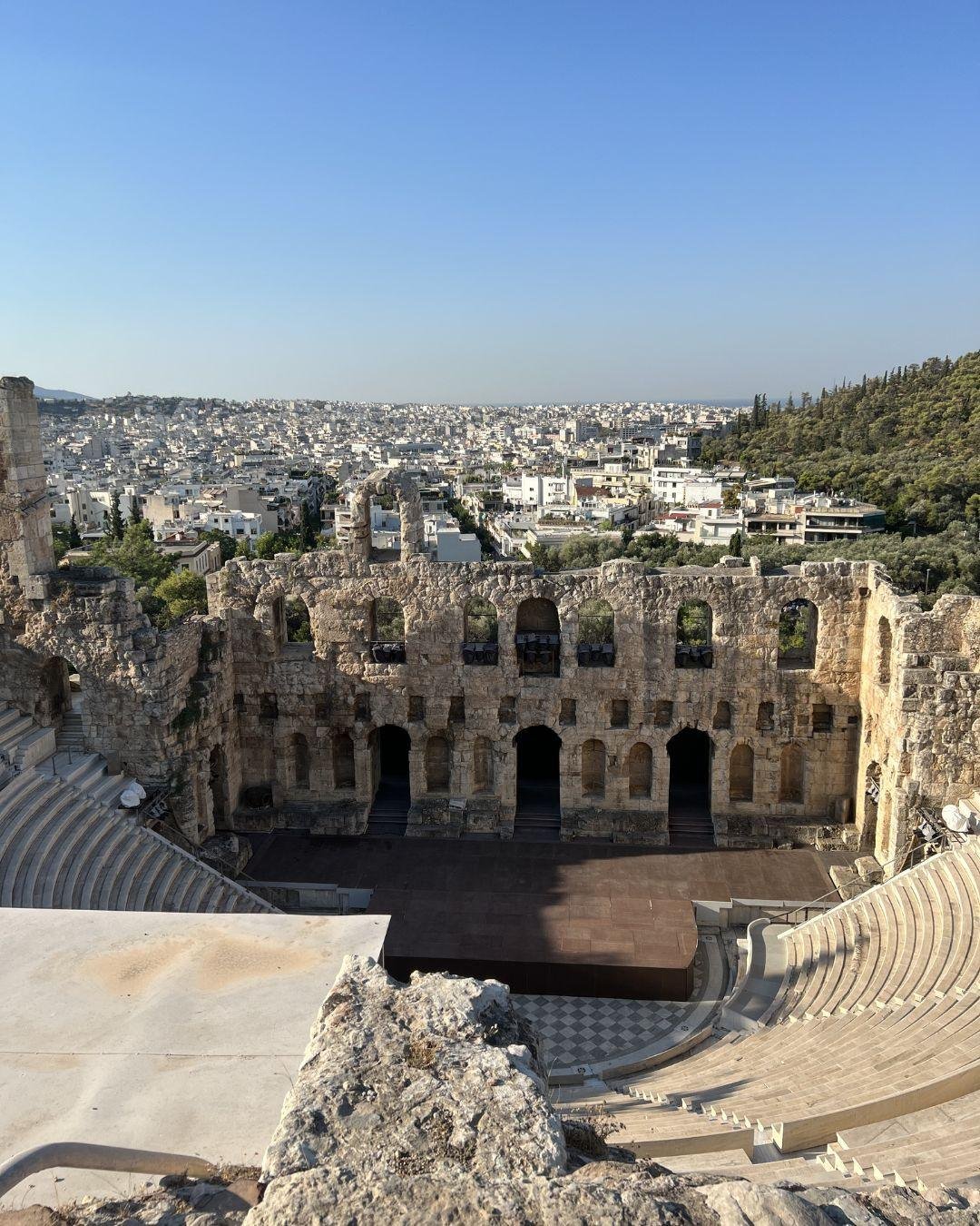 Atina Gezilecek Yerler Listesi: Haritalı ve Detaylı Anlatım Herodes Atticus Odeonu: Akropolis'in Eteğindeki Tarihi Sahne