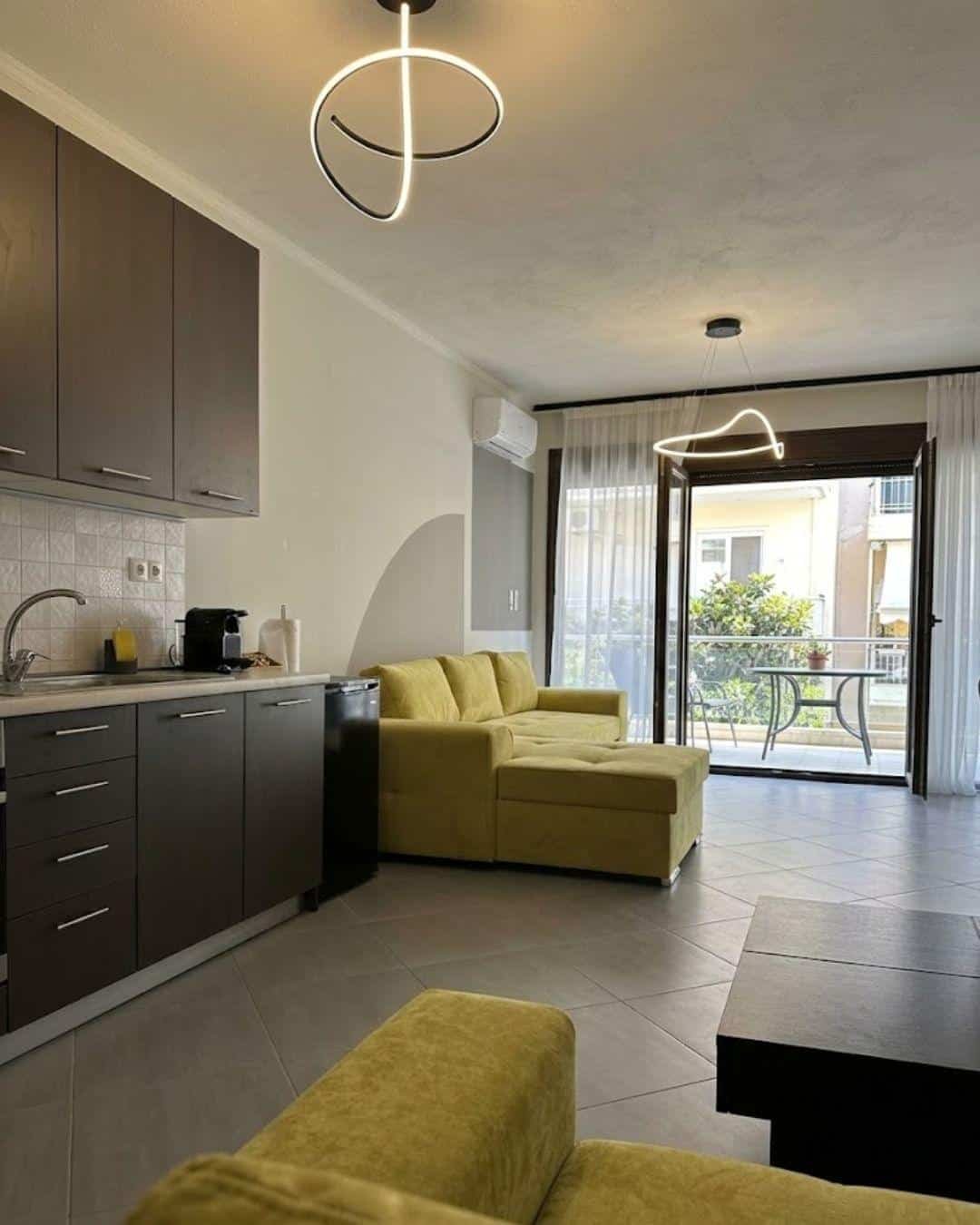 SnappyB Living Spaces: Dedeağaç Merkezde Modern ve Favori Konaklama