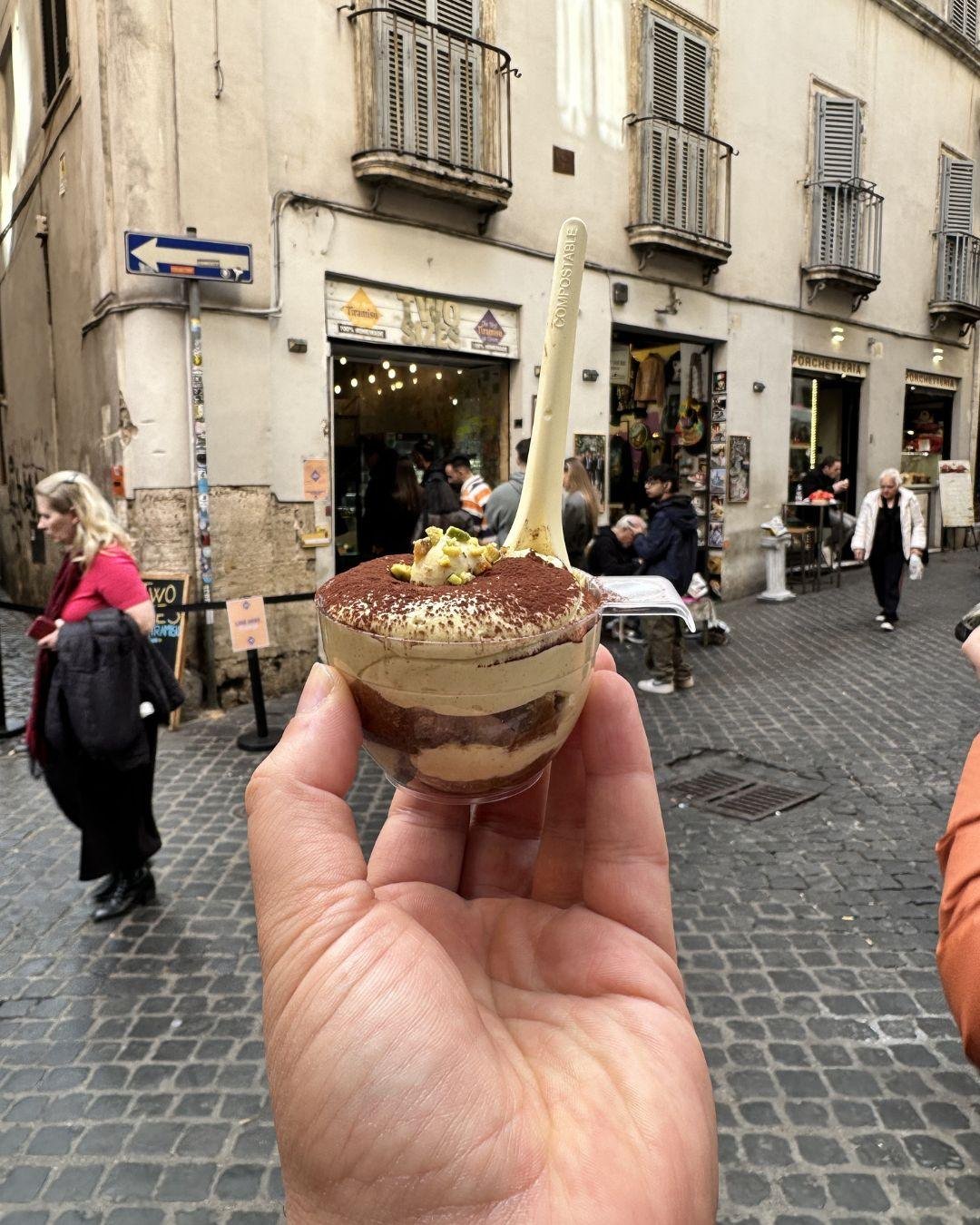 Two Sizes Roma: Piazza Navona Yakınında En Viral Tiramisu Two Sizes Roma- Piazza Navona Yakınında En Viral Tiramisu