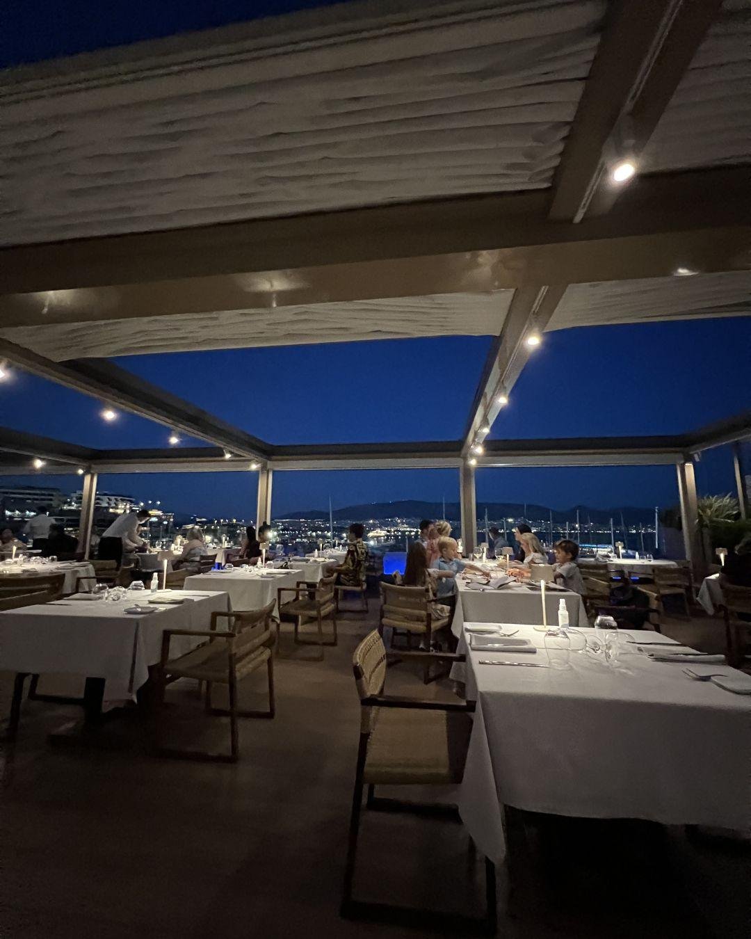 Varoulko Seaside (Şef Lefteris Lazarou - Mikrolimano)