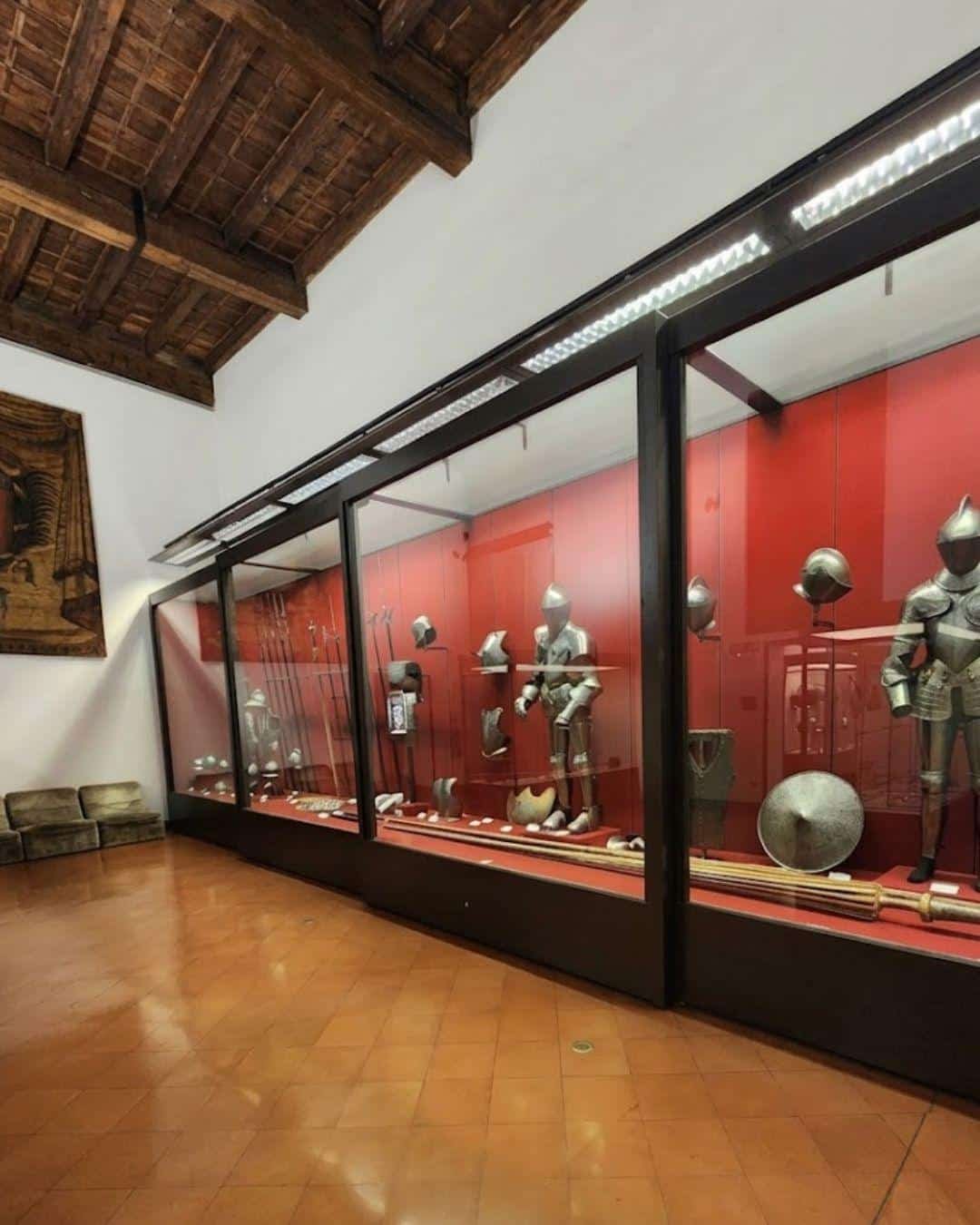Bolonya (Bologna) Gezilecek Yerler Listesi: Haritalı ve Detaylı Anlatım Bologna Ortaçağ Müzesi Museo Civico Medievale: Kılıçlar, Zırhlar, Kalabalık Yok