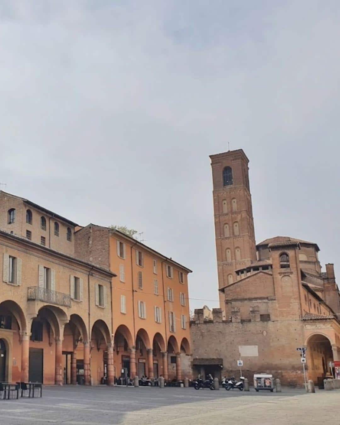 Bolonya (Bologna) Gezilecek Yerler Listesi: Haritalı ve Detaylı Anlatım Bologna Piazza Verdi Üniversite Mahallesi: Gece Hayatı, Öğrenci Kültürü ve Via del Pratello Rehberi