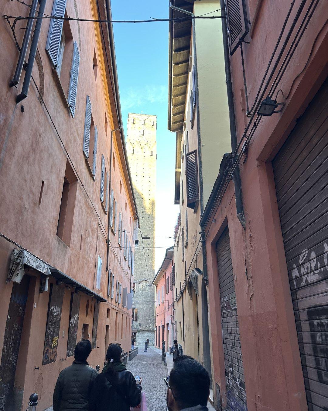 Bolonya (Bologna) Gezilecek Yerler Listesi: Haritalı ve Detaylı Anlatım Torre Prendiparte Bologna: Asinelli'nin Kalabalıksız Alternatifi: 60 Metrede Şehir Manzarası ve Konaklanabilen Alternatifi