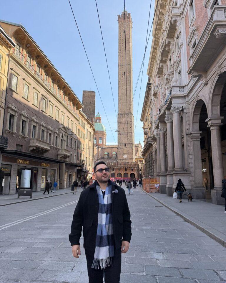 Bologna'nın tarihi ve modern yüzünü birleştiren popüler Via Rizzoli caddesi