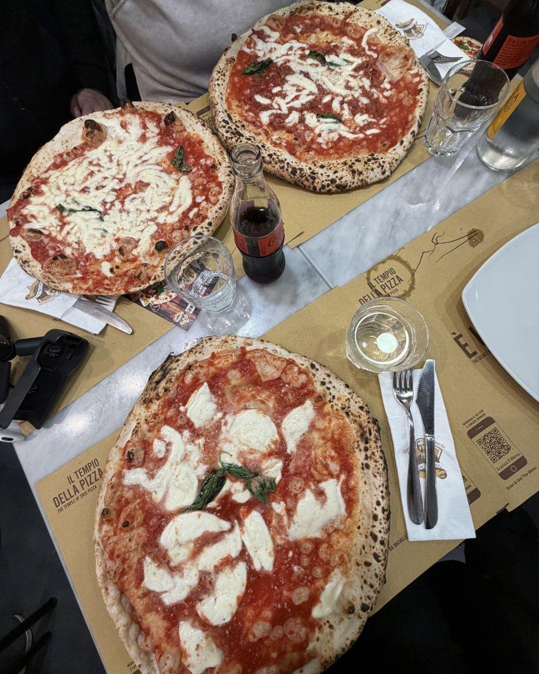 Bolonya (Bologna) Lezzet Durakları: Yeme İçme Rehberi ve En İyi Restoranlar Da Michele Bologna: Efsane Napoli Pizzacısı - Devasa Porsiyonlar